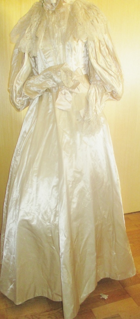 xxM1011M My beautiful wedding dress destroyed by accident SOLD